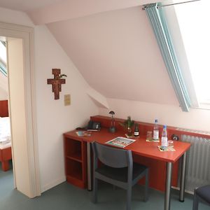 Zimmer mit zwei Einzelbetten